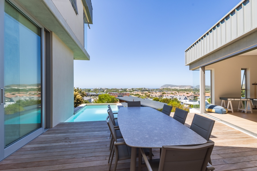 4 Bedroom Property for Sale in Whale Rock Western Cape